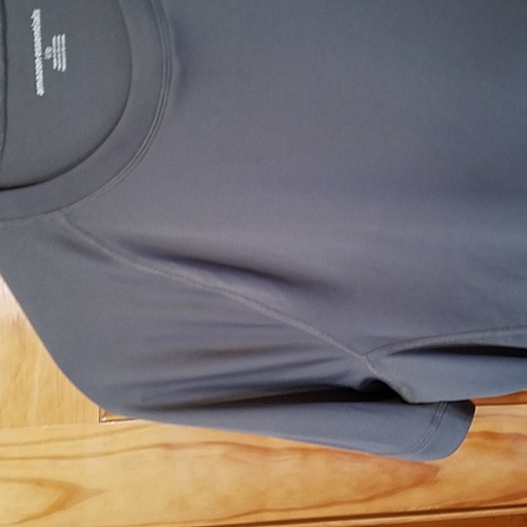 Amazon Essentials Large Cool Tee - M - Picture 3 of 7